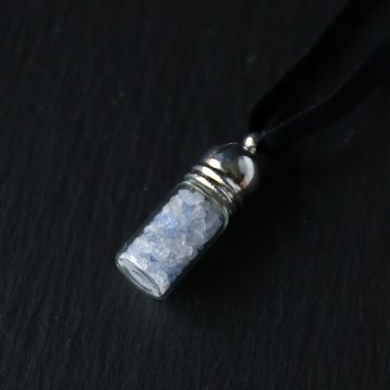 希少！イラン産ブルー岩塩入り  ペンダント (ネックレス)  Sの画像