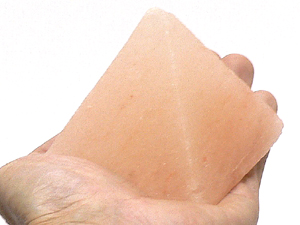 【おまかせ品】 ヒマラヤ岩塩  ピンクソルトのピラミッド (M) 再研磨　洗浄済画像