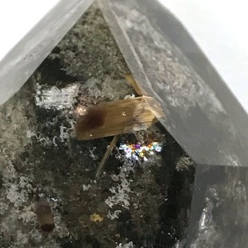天然石 ガーデン水晶　ゴールドルチル レインボー入り（901）庭園水晶画像