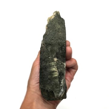 天然石 レインボー入り ガネーシュヒマール産 水晶 クラスター クローライトINクォーツ（915）限定品の画像