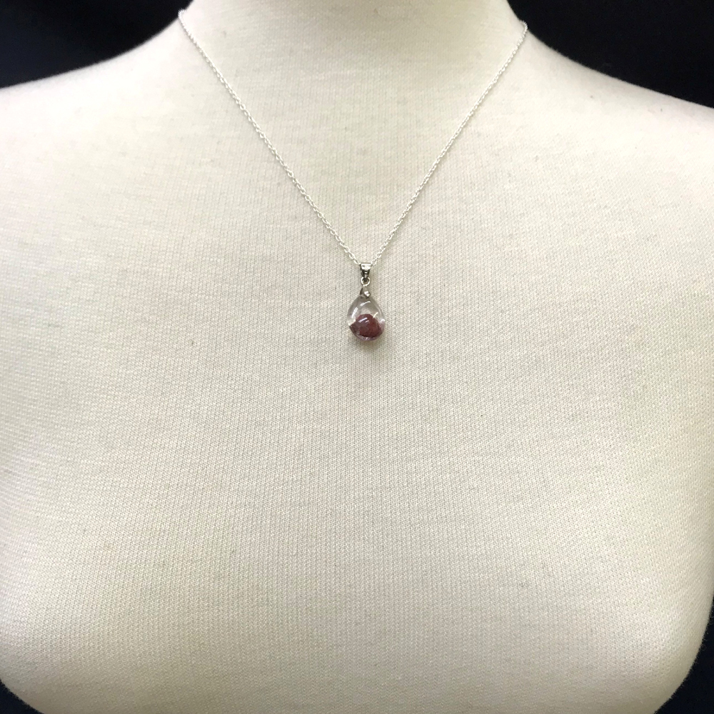 天然石  レッドファントム ペンダント ネックレス (04) シルバー磨き用布付の画像
