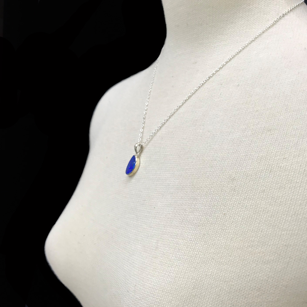 天然石  オパールのペンダントトップ（ネックレス）シルバーチエーン・シルバー磨き用布付の画像