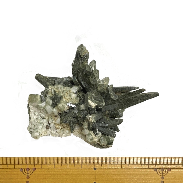 天然石  ガネーシュヒマール産 ヒマラヤ水晶 クラスター  クローライトINクォーツ  限定品 943の画像