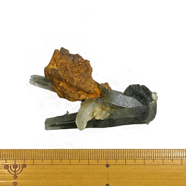 天然石  ガネーシュヒマール産 レインボー入り  ヒマラヤ水晶 クラスター  クローライトINクォーツ  限定品 952の画像