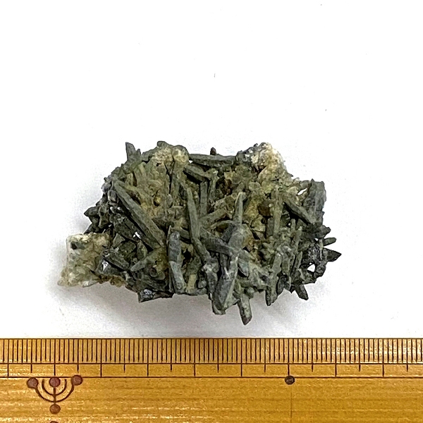 天然石  ガネーシュヒマール産 ヒマラヤ水晶 クラスター  クローライトINクォーツ  限定品 956の画像