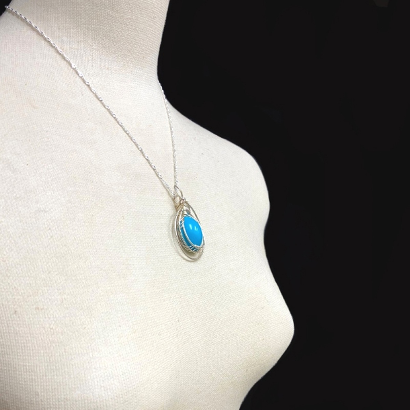 天然石 ターコイズ　ペンダントトップ　シルバーワイヤー ジュエリー ネックレス（214）シルバー磨き用布付 の画像