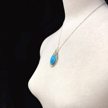 天然石 ターコイズ　ペンダントトップ　シルバーワイヤー ジュエリー ネックレス（214）シルバー磨き用布付 の画像