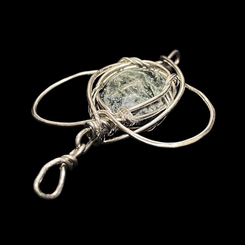 天然石 セラフィナイト ペンダントトップ  シルバーワイヤー ジュエリー  ネックレス（201）シルバー磨き用布付 の画像