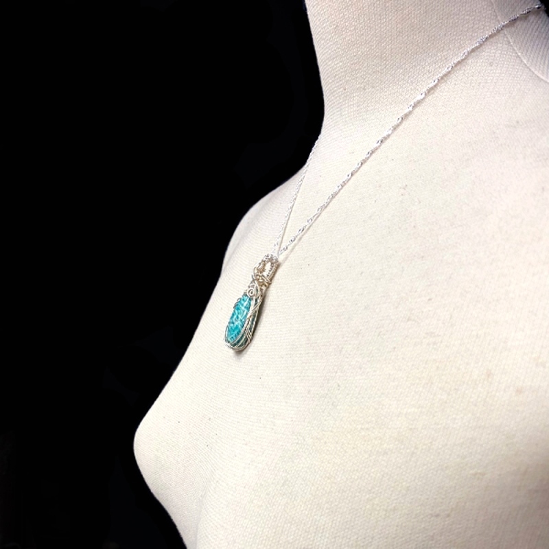 天然石 アマゾナイト ペンダント シルバーワイヤー ジュエリー  ネックレス（207） シルバー磨き用布付 の画像