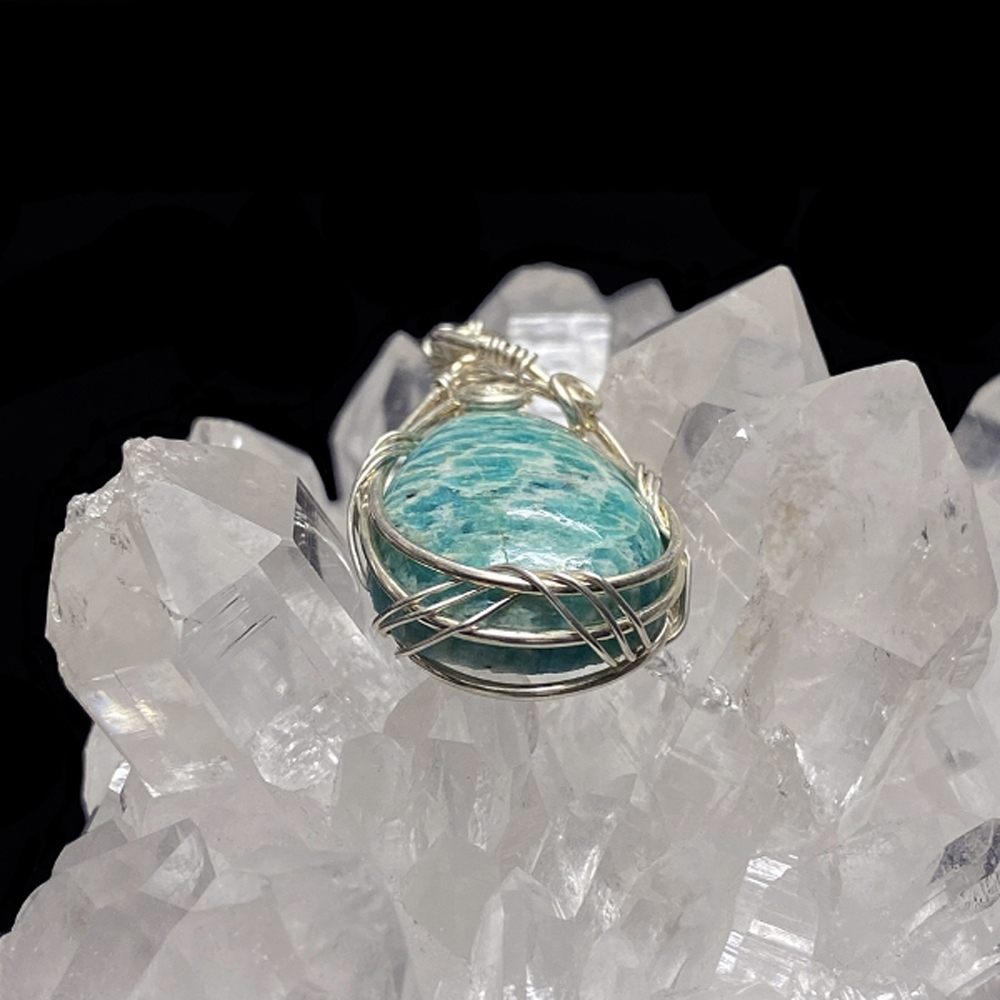 天然石 アマゾナイト ペンダント シルバーワイヤー ジュエリー  ネックレス（207） シルバー磨き用布付 の画像