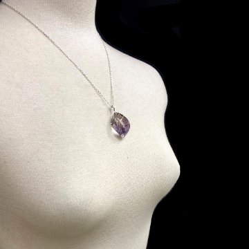 天然石 バイカラーアメジスト ペンダント ネックレス シルバー磨き用布付 (707)の画像