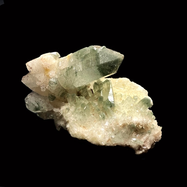 天然石  ヒマラヤ水晶　クラスター クローライトINクォーツ 原石（993）水晶原石の画像