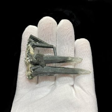天然石  ガネーシュヒマール産  ヒマラヤ水晶 クラスター  クローライトINクォーツ（2570）の画像