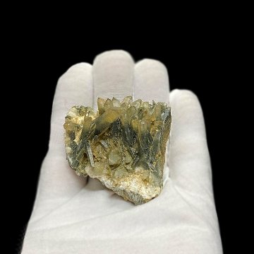 天然石  ガネーシュヒマール産  ヒマラヤ水晶 クラスター  クローライトINクォーツ（2571）プレート付きの画像