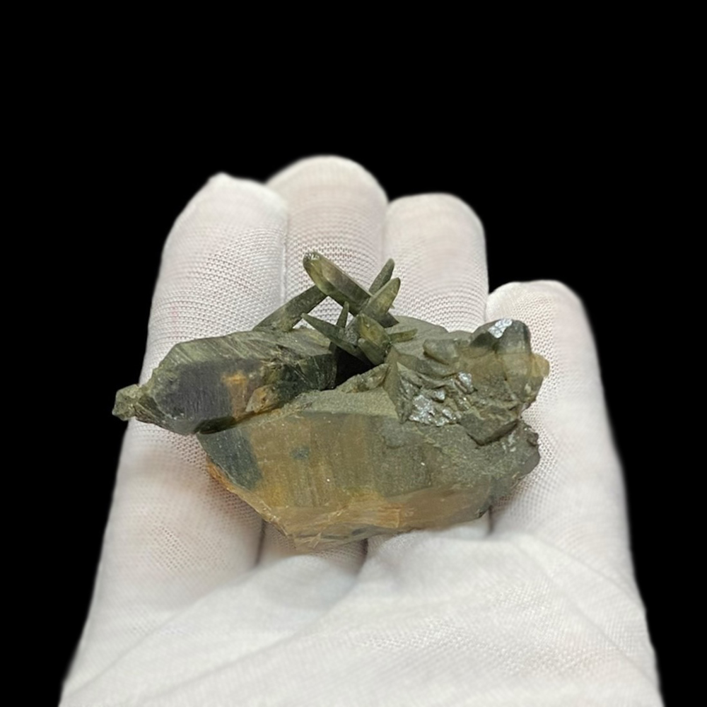 天然石  ガネーシュヒマール産  ヒマラヤ水晶 クラスター  クローライトINクォーツ（2572）の画像