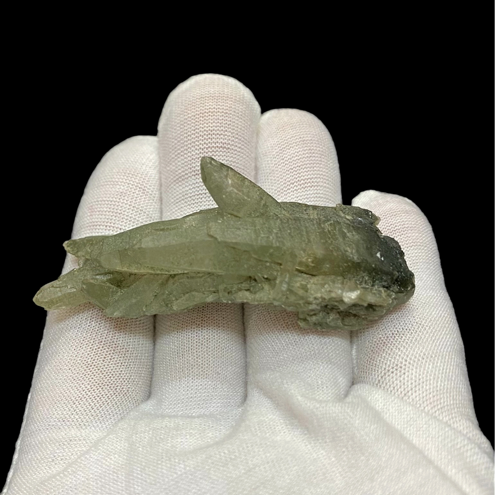 天然石  ガネーシュヒマール産  ヒマラヤ水晶 クラスター  クローライトINクォーツ（2573）の画像