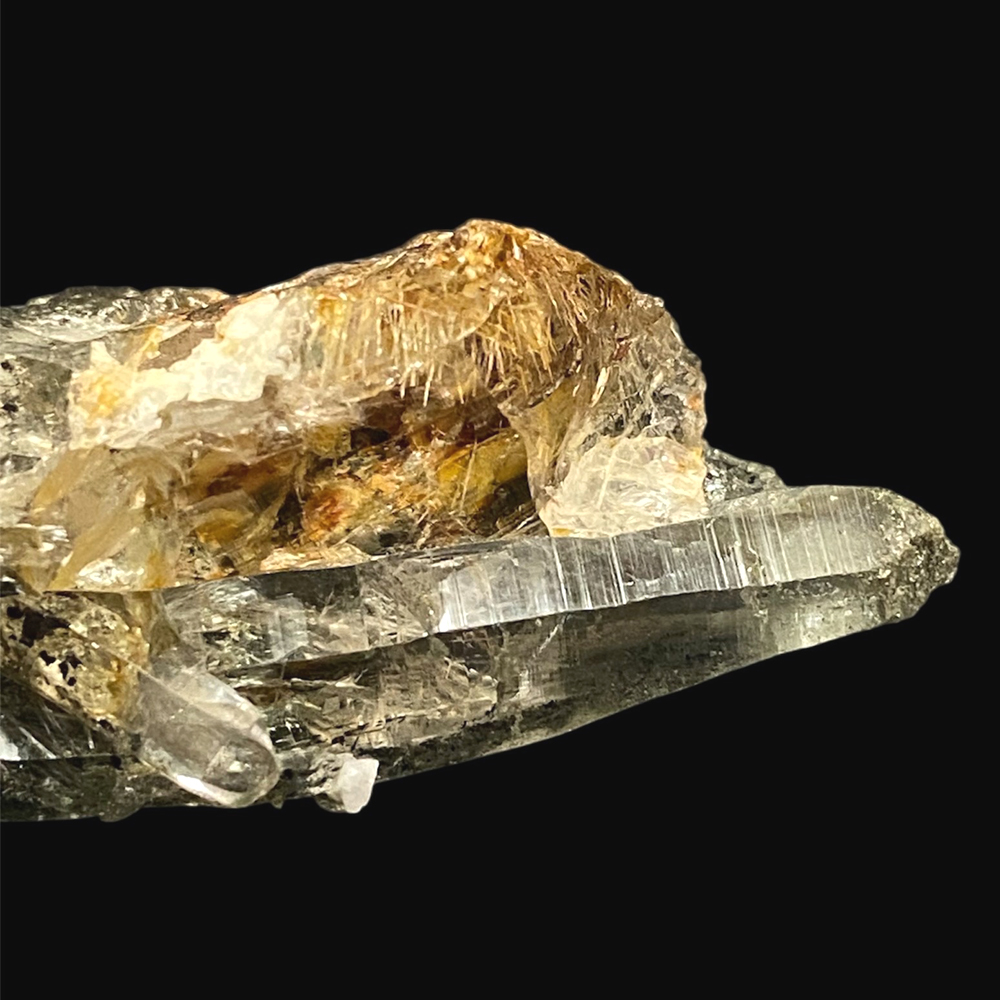 天然石  ガネーシュヒマール産  ヒマラヤ水晶 クラスター  クローライトINクォーツ（2576）の画像