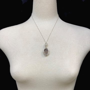 天然石 スモーキークォーツ ペンダントトップ  シルバーワイヤー ジュエリー ネックレス（25104） シルバー磨き用布付 の画像
