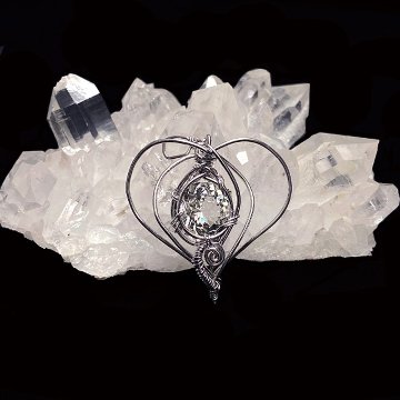 天然石 水晶 ペンダント シルバーワイヤー ジュエリー ネックレス（25105）シルバー磨き用布付 の画像