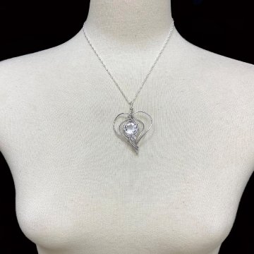 天然石 水晶 ペンダント シルバーワイヤー ジュエリー ネックレス（25105）シルバー磨き用布付 の画像
