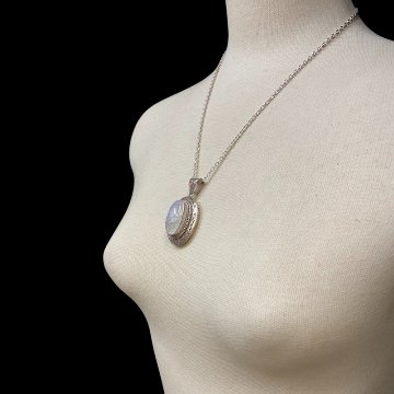 天然石 ブルームーンストーン ペンダント ネックレス（25112）シルバー磨き用布付 の画像