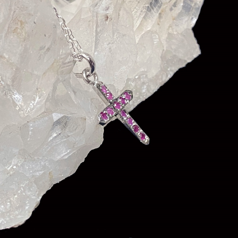 天然石 ルビー  クロスネックレス（25114）シルバー磨き用布付 一点物の画像