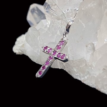 天然石 ルビー  クロスネックレス（25114）シルバー磨き用布付 一点物の画像