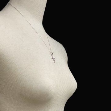 天然石 ルビー  クロスネックレス（25114）シルバー磨き用布付 一点物の画像