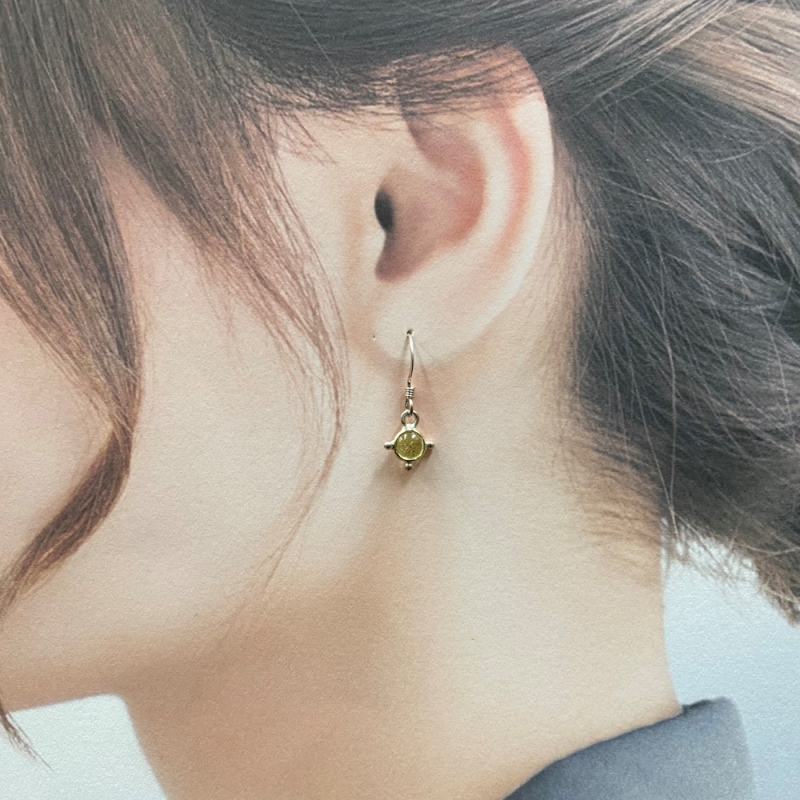 天然石 ペリドット ピアス  (25118)  ハンドメイド  シルバー磨き用布付の画像