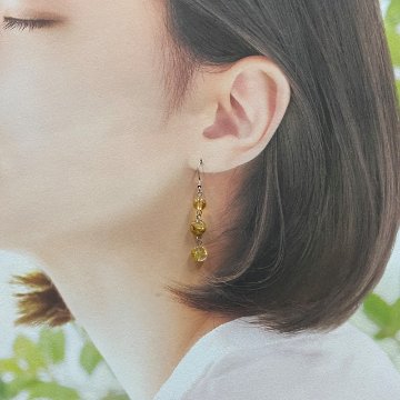 天然石 ゴールドルチルクォーツ ピアス  (25126)  シルバー磨き用クロス付の画像