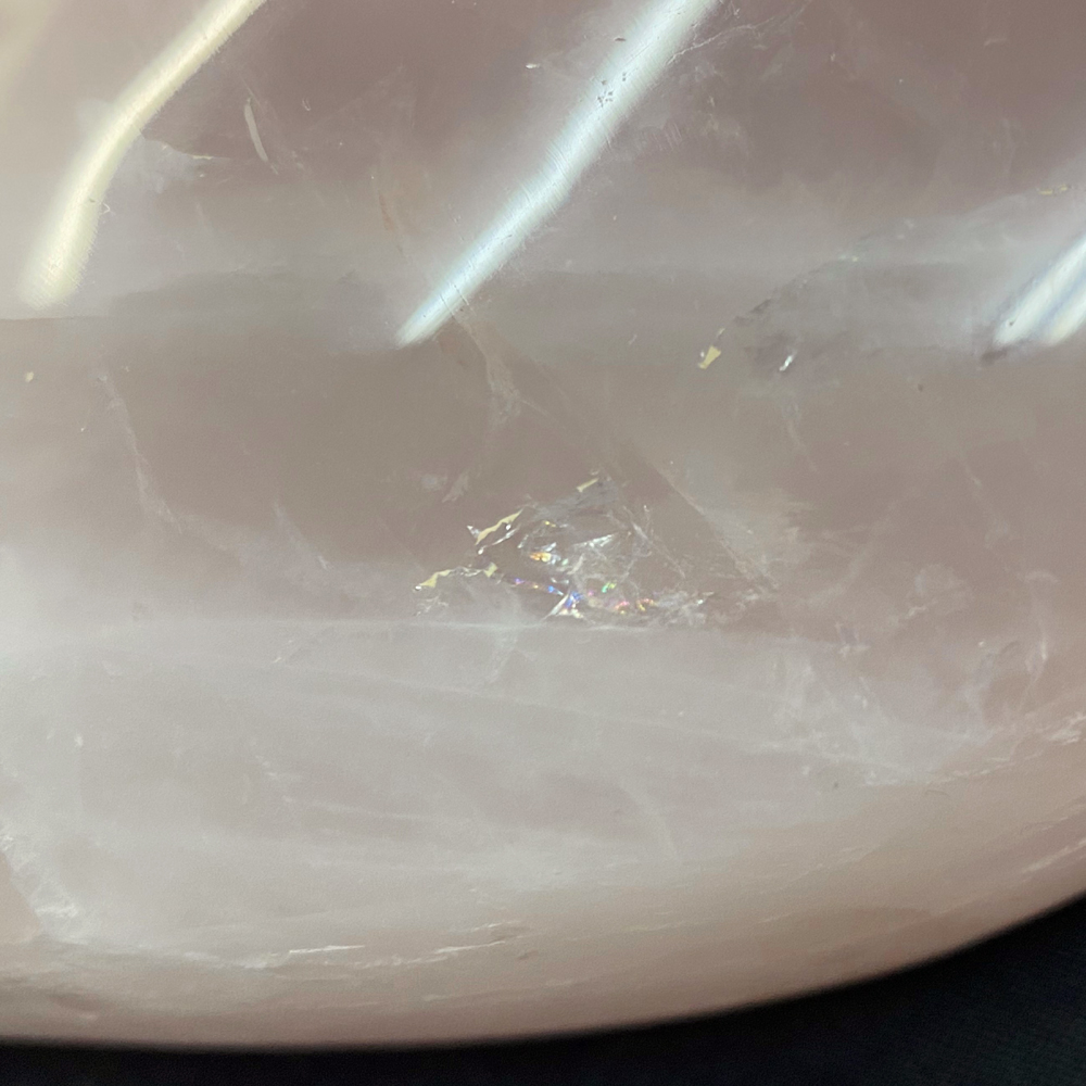 天然石 ローズクォーツ 紅水晶 レインボー 虹入り 磨き石  (25132)　　の画像