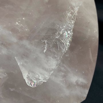 天然石 ローズクォーツ 紅水晶 レインボー 虹入り 磨き石  (25132)　　の画像