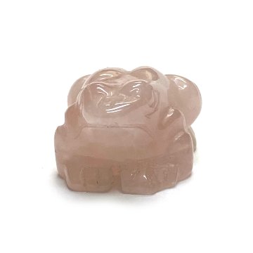 天然石 ローズクォーツ  蛙  カエル 置物（2602）「おまかせ品」オーガンジー巾着付きの画像