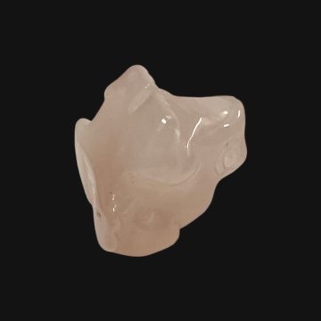 天然石 ローズクォーツ  蛙  カエル 置物（2602）「おまかせ品」オーガンジー巾着付きの画像