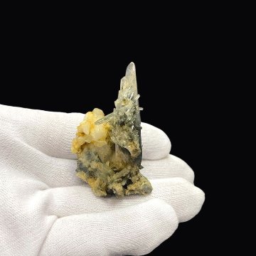 天然石  ガネーシュヒマール産  ヒマラヤ水晶 クラスター  クローライトINクォーツ（2635）プレート付きの画像