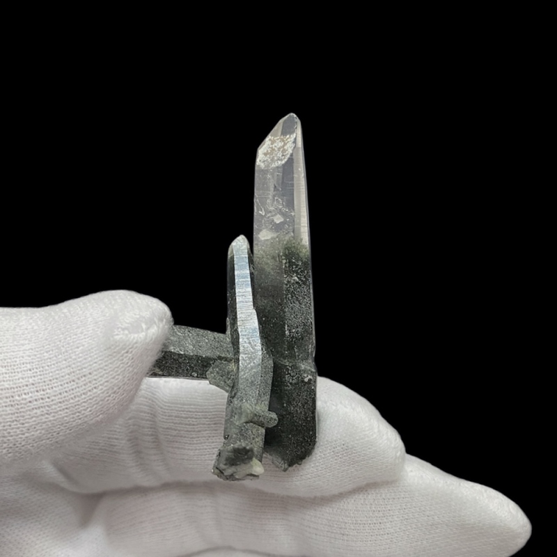 天然石  ガネーシュヒマール産  ヒマラヤ水晶 クラスター  クローライトINクォーツ（2644）の画像