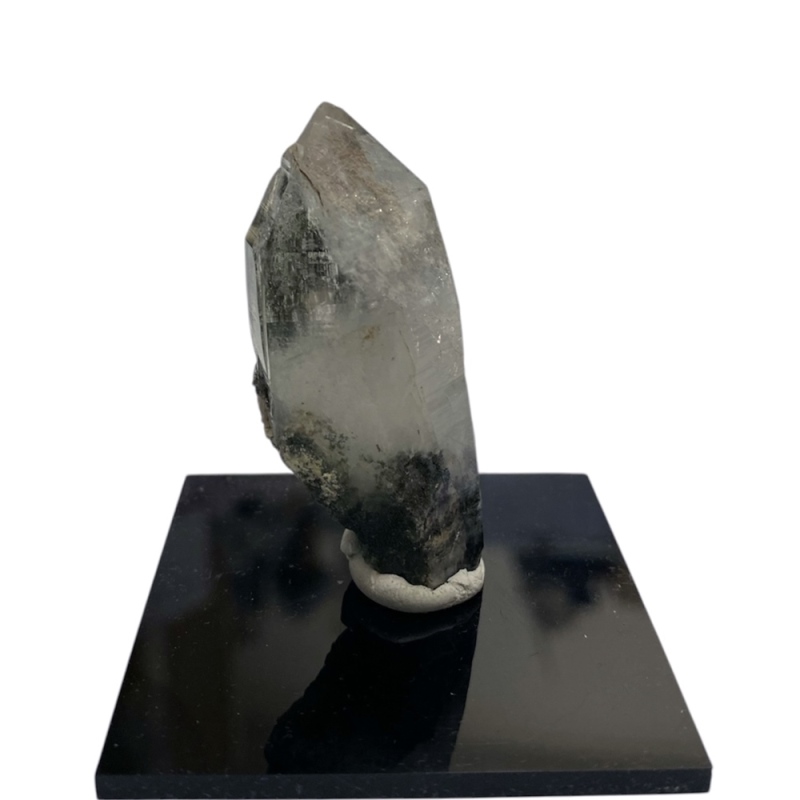 天然石  ガネーシュヒマール産  ヒマラヤ水晶 クラスター  クローライトINクォーツ（2645）プレート付きの画像