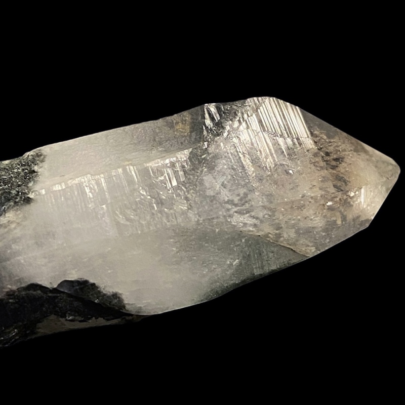 天然石  ガネーシュヒマール産  ヒマラヤ水晶 クラスター  クローライトINクォーツ（2645）プレート付きの画像