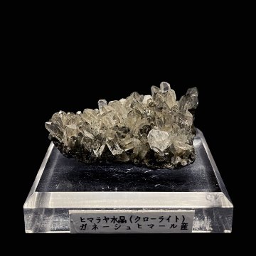 天然石  ガネーシュヒマール産  ヒマラヤ水晶 クラスター  クローライトINクォーツ（2650）プレート付きの画像