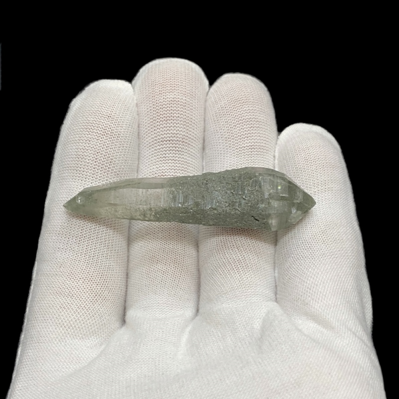 天然石  ガネーシュヒマール産  ヒマラヤ水晶 両剣ポイント  クローライトINクォーツ（26128）の画像