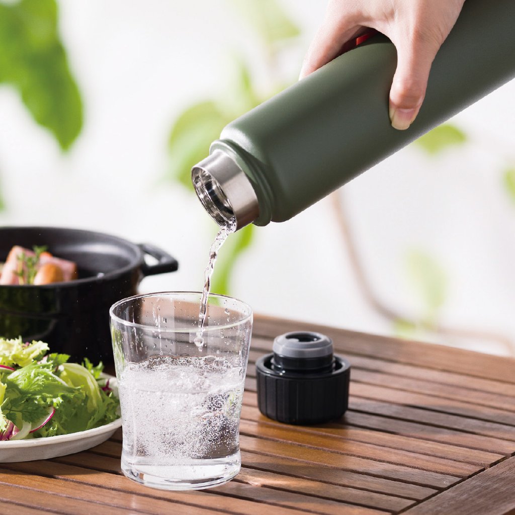 炭酸兼用 真空断熱ステンレスボトル 500ml カーキグレー 保冷 水筒 ククナの画像