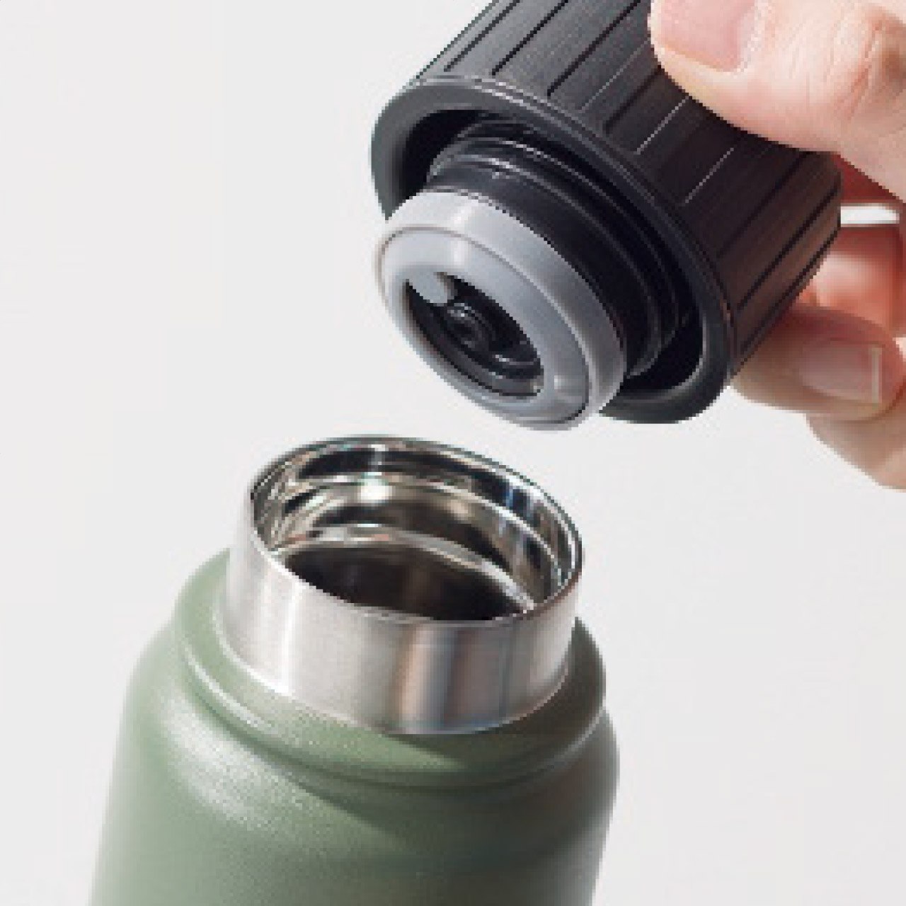 炭酸兼用 真空断熱ステンレスボトル 500ml カーキグレー 保冷 水筒 ククナの画像