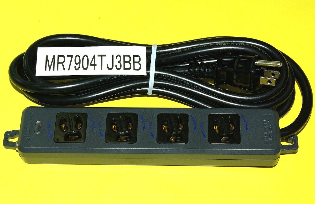 黒い電源 タップ３ｍコード付 全て黒いタップは 舞台照明 や イベントスペース に人気ですの画像