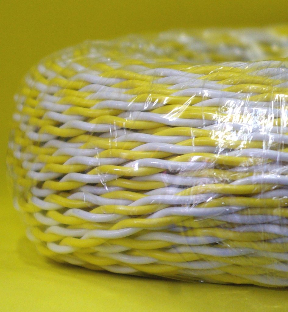 VTF ビニル電線 ツイスト撚り線 0.75SQ黄白 100m巻 電子機器 配線用電線の画像