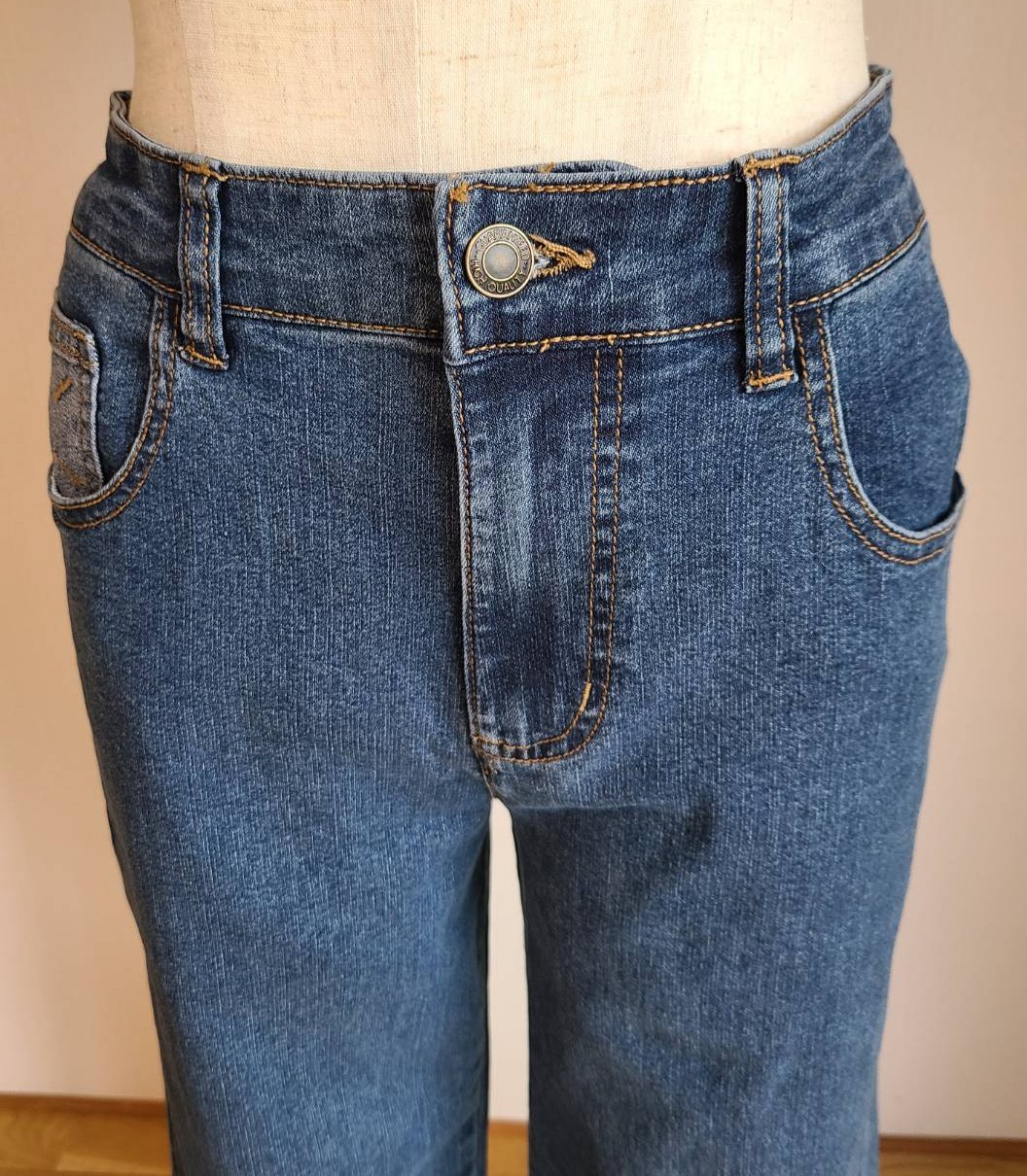 デニムパンツの画像