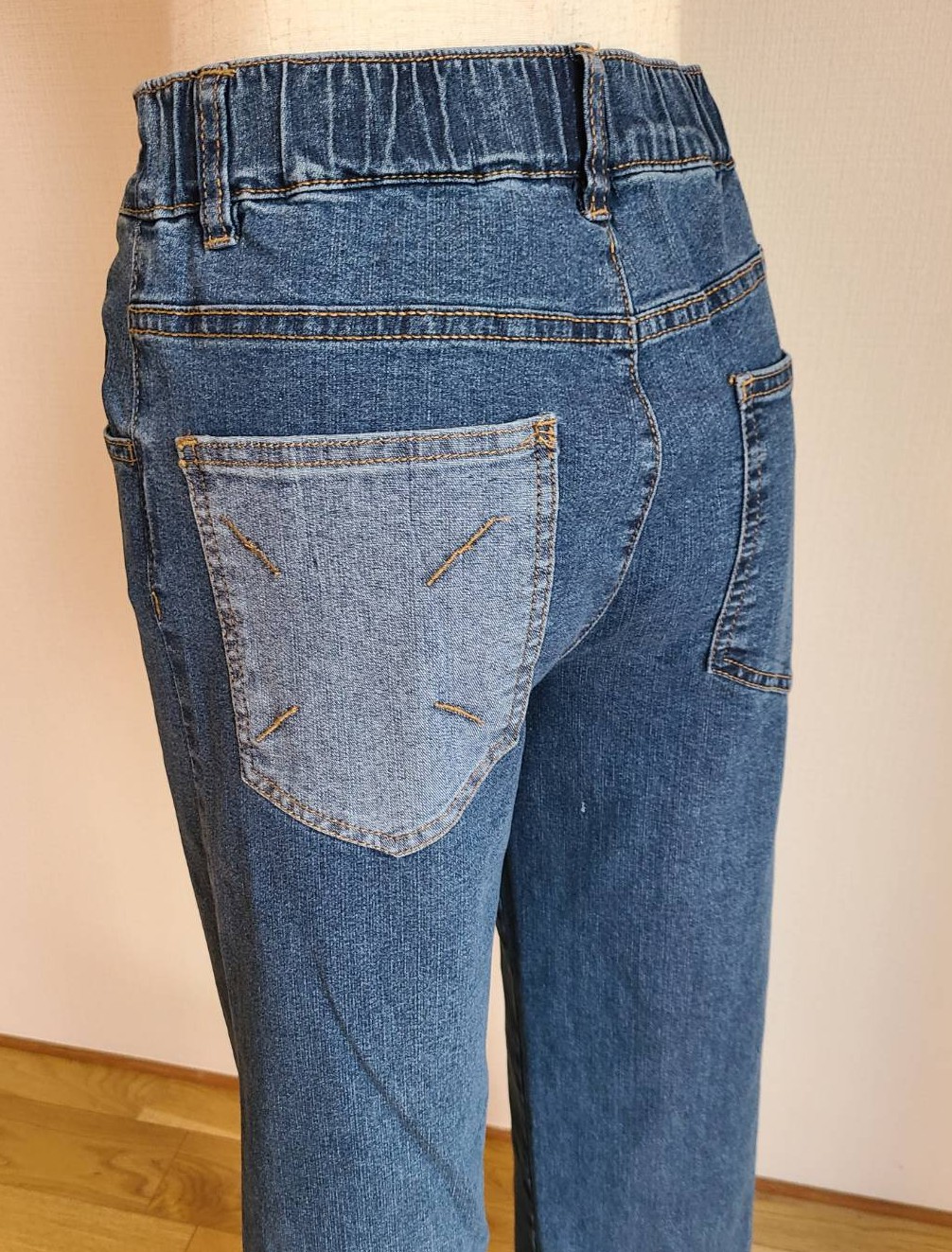 デニムパンツの画像