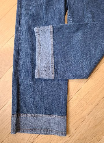 デニムパンツの画像