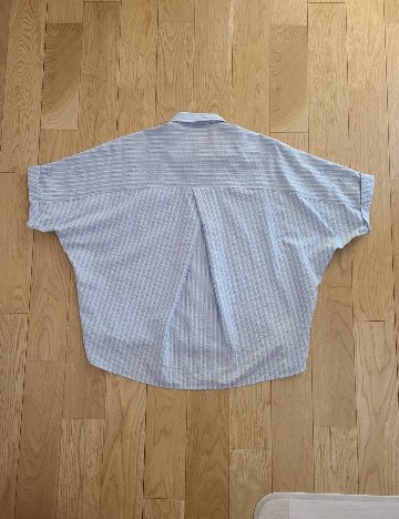 半袖ブラウスの画像