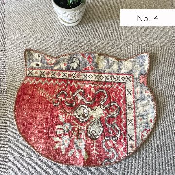 【SELECT】トルコから直輸入！キリムのビンテージCAT RUG MAT　コロ子の刺繍入り画像