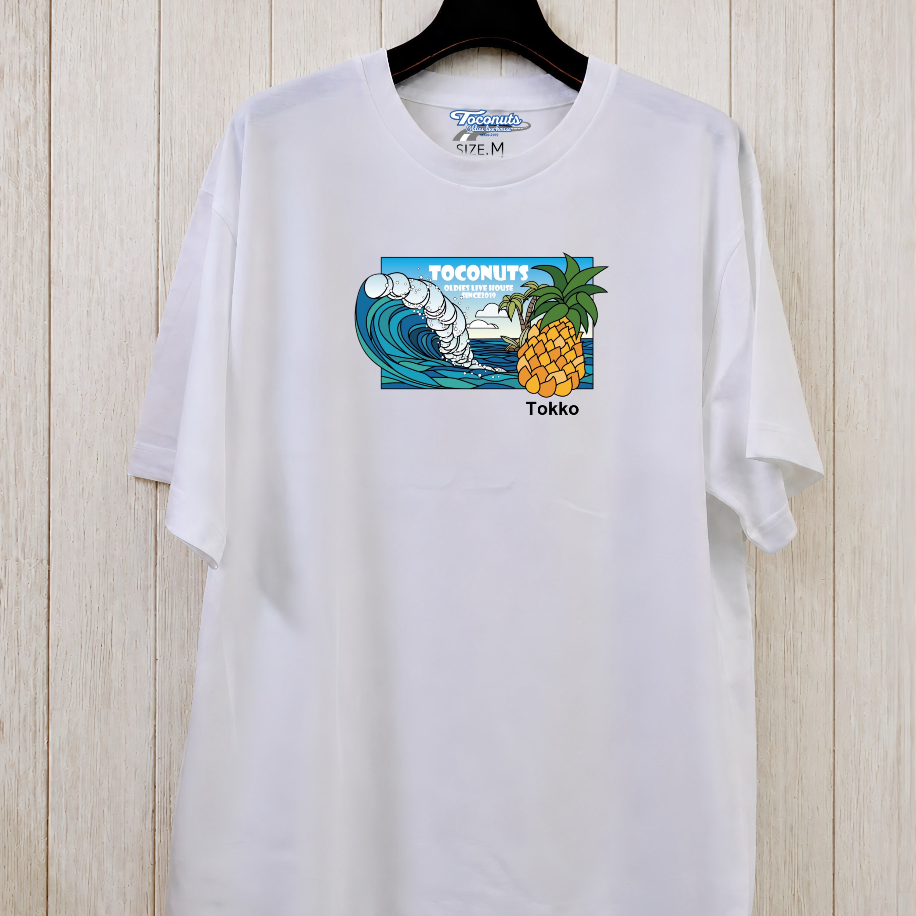 Toconuts公式グッズ｜T102 パイナップル・ウェーブ Tシャツの画像